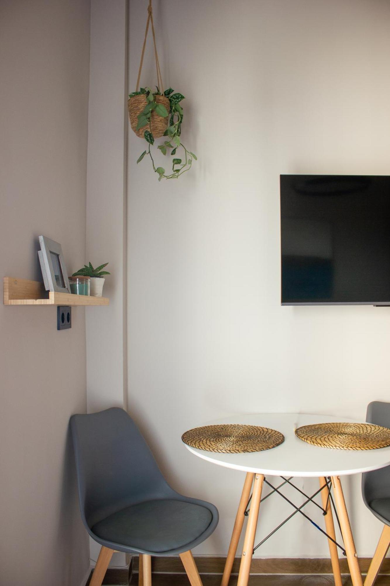 Homevision Modern Central Apartment